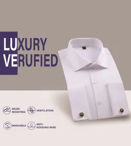 Détail d'une chemise blanche à poignets mousquetaires avec boutons de manchette élégants