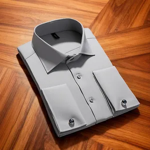 Chemise grise infroissable pour hommes avec poignets mousquetaires et boutons de manchette