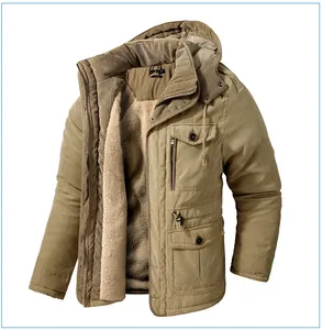 Parka da uomo kaki imbottito con calda fodera in pile e pratiche tasche esterne invernali