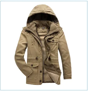 Giacca da uomo pesante con cappuccio color kaki, interno in pile caldo e multi tasche