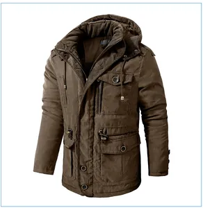 Parka da uomo marrone con cappuccio, calda fodera in pile e dettagli multi-tasche