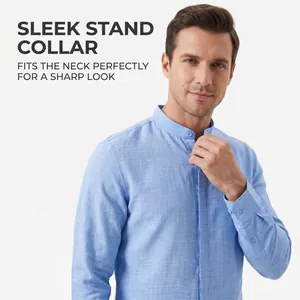 Gros plan sur une chemise à col officier bleu clair pour homme avec texture lin.