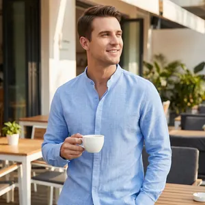 Photo de style de vie d'un homme portant une chemise bleue à col officier en lin
