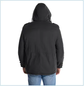 Vista posteriore di un parka nero con cappuccio da uomo dal design di media lunghezza
