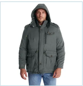 Vista frontale di un parka da uomo professionale e pesante con cappuccio in grigio
