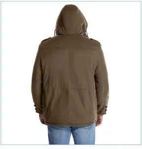 Vista posteriore dettagliata del parka da uomo imbottito con cappuccio in verde oliva