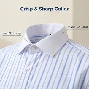 Primo piano di un colletto Windsor bianco su una camicia da uomo a righe blu.