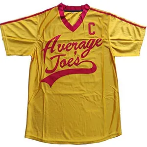Dettaglio della maglia gialla Average Joe's dal film Dodgeball per cosplay e abbigliamento