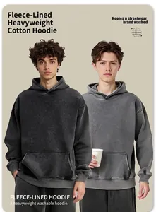 Sweat à capuche en coton délavé 450g avec finition vintage et coupe décontractée.