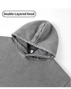Détail macro de la capuche double couche sur un sweat à capuche gris en polaire 450G.