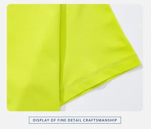 Makro-Nahaufnahme des neongrünen T-Shirt-Ärmelsaums mit feiner Detailverarbeitung.
