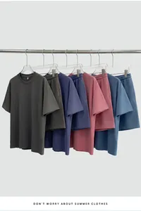 Détail de l'ensemble t-shirt et short en pur coton lavé vintage en plusieurs coloris