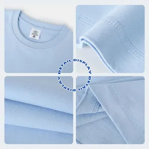 Detailansicht eines hellblauen 270g schweren Baumwoll-T-Shirts mit feinen Nähten
