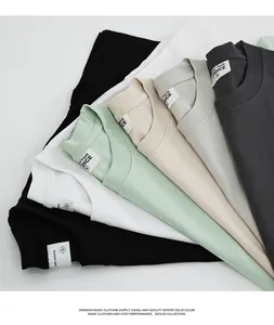 T-shirt girocollo in cotone pesante da 280g impilate in vari colori neutri e pastello