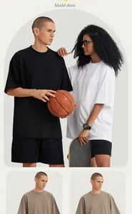 T-shirt oversize in puro cotone con spalle cadenti e girocollo stile streetwear