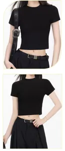T-shirt crop top noir ajusté de style rétro américain avec les détails à la taille