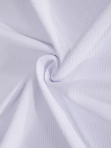 Macrotextuur van witte sneldrogende sportstof met ademend mesh-weefsel detail