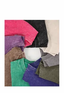 Gros plan sur neuf couleurs délavées vintage disponibles pour les t-shirts en coton 230g