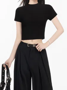 T-shirt court noir cintré à manches courtes pour femmes au style vintage américain