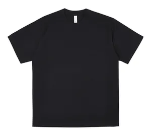 Vista frontale di maglietta oversize nera in cotone pesante 260g con scollo a girocollo