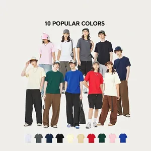 Modelli che indossano t-shirt in cotone premium a girocollo in dieci colori popolari