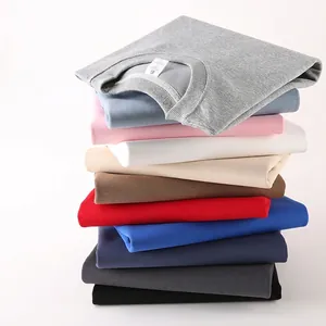 Pila di felpe girocollo in cotone premium da 320 g in vari colori alla moda di tendenza