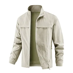 Veste légère pour homme beige avec col montant, style coupe-vent à fermeture éclair