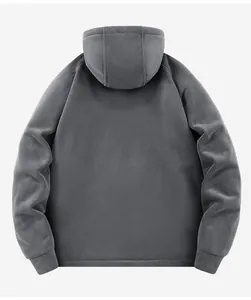 Vista posterior de una sudadera con capucha de forro polar gris oscuro para hombre