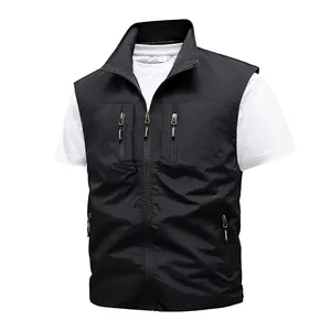 Gilet cargo d'extérieur noir léger pour hommes avec plusieurs poches pour la pêche ou le loisir.