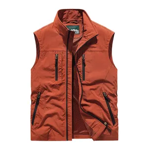 Outdoor utility vest met meerdere zakken voor vissen en fotografie in baksteenrood