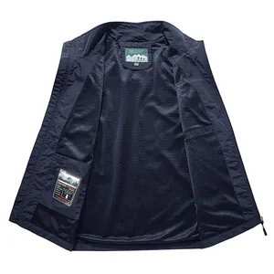 Donkerblauw tactisch werkvest met ademende mesh voering en een handige binnenzak