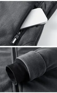 Detalle de chaqueta polar para hombre con bolsillo con cremallera y puños acanalados.