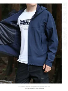 Vue détaillée de la veste softshell bleu marine pour homme avec doublure en mesh respirant