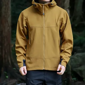 Veste à capuche softshell jaune moutarde pour homme, idéale pour la randonnée et les loisirs