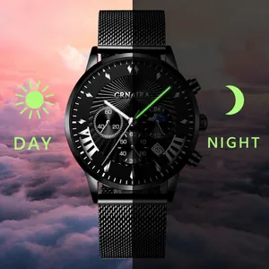 Dettaglio dell'orologio CRNAIRA da uomo con lancette luminose e quadranti secondari.