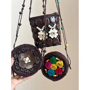 Minibolsos bandolera de estilo bohemio hechos a mano con motivos florales de coco
