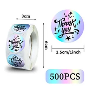 Nahaufnahme einer Rolle holografischer 1-Zoll-Dankeskarten mit 500 Stück zum Siegeln.