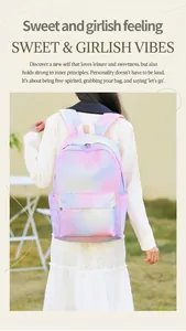 Vista posteriore di una ragazza con uno zaino sfumato colorato in un ambiente naturale