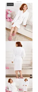 Albornoz de franela blanca suave con mangas largas y detalle de cuello chal