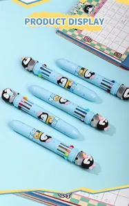 Détail macro du stylo à bille mignon pingouin à 10 couleurs avec mines colorées