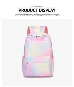 Vista frontale di uno zaino scolastico capiente con un bellissimo design arcobaleno pastello