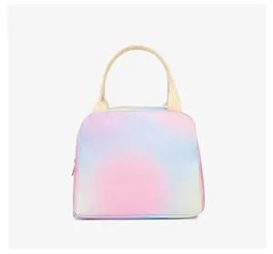Bolsa de almuerzo aislada con degradado pastel y asas tejidas duraderas para la escuela