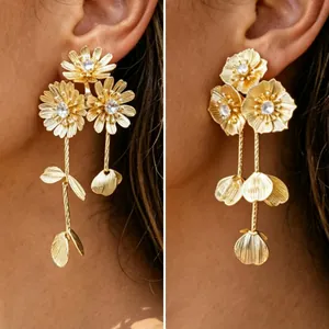 Boucles d'oreilles pendantes fleurs dorées vintage avec cristaux centraux