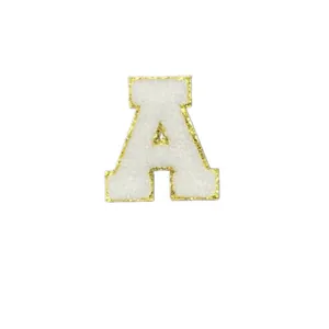 Parche de letra A de chenilla blanca con borde dorado brillante para ropa y bolsos