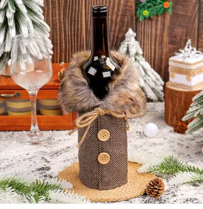Housse de bouteille de vin de Noël avec col en fausse fourrure et tissu à chevrons