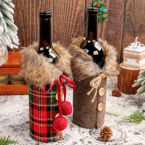 Housses de bouteille de vin de Noël festives avec bordure en fourrure et motifs écossais