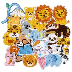 Set de parches bordados detallados con coloridos animales de dibujos animados y flores