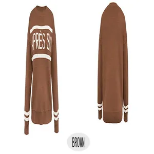 Vista fronte e retro di maglione marrone in maglia con lettere Après Ski jacquard bianche