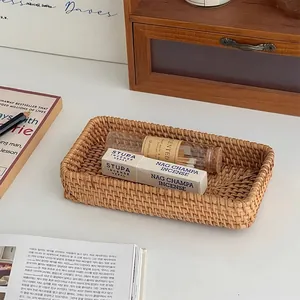 Handgefertigtes rechteckiges Rattan-Tablett zur stilvollen Desktop-Organisation