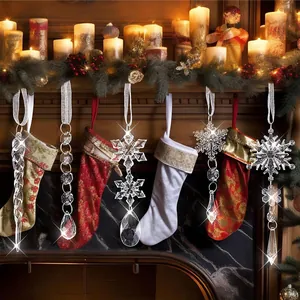 Transparente Acryl-Weihnachtskristall-Ornamente mit Schneeflocken- und Eiszapfenanhängern